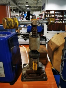 Prasa balansowa z wykrojnikiem do baranków