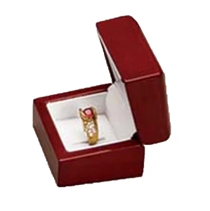 Pudełko na pierścionek z drzewa różanego WR4