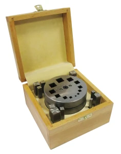 Wykrojnik kwadrat 3-14 mm z 12 stemplami