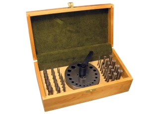 Wykrojnik okrągły 3-14 mm z 18 stemplami z prowadzeniem