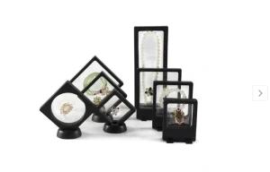 Ekspozytor rama czarna  na biżuterię, bursztyn 90x90mm