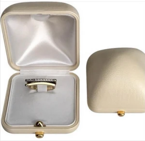 Opakowanie pudelko na pierścionek - ecru
