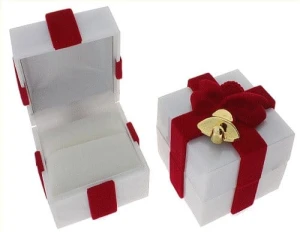 Gift box 5 cm x 5 cm x 4.8 cm